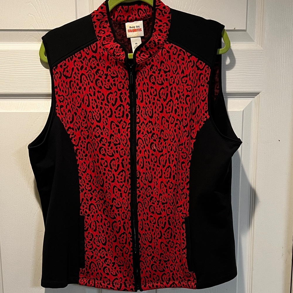 Ruby Rd. Red and Black Sleeveless Top